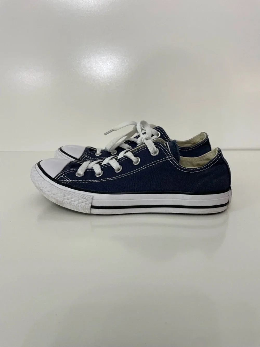 Converse Chuck Taylor All Star Kids Navy Canvas Low-Top Sneakers, size 3Y